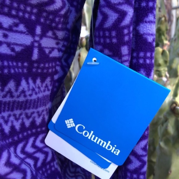 Women's Columbia Plush Purple Print T-Neck Top S - Picture 8 of 14